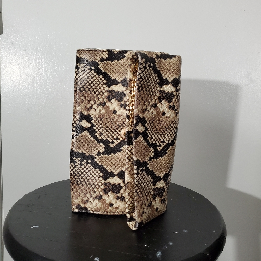 Aldo clutch